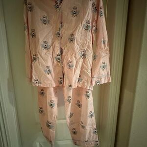 Women's Pink Bee Print Pajama Set